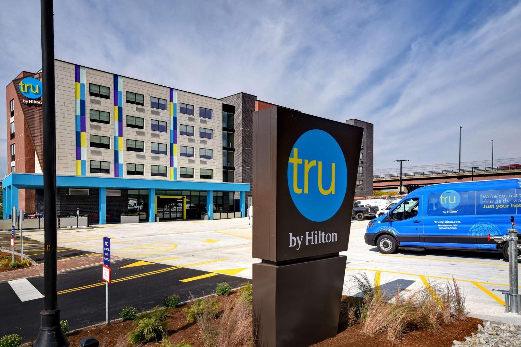 Tru By Hilton Manchester Downtown Exterior photo