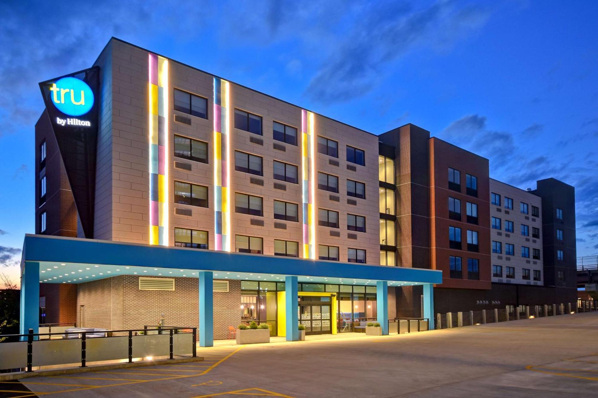 Tru By Hilton Manchester Downtown Exterior photo