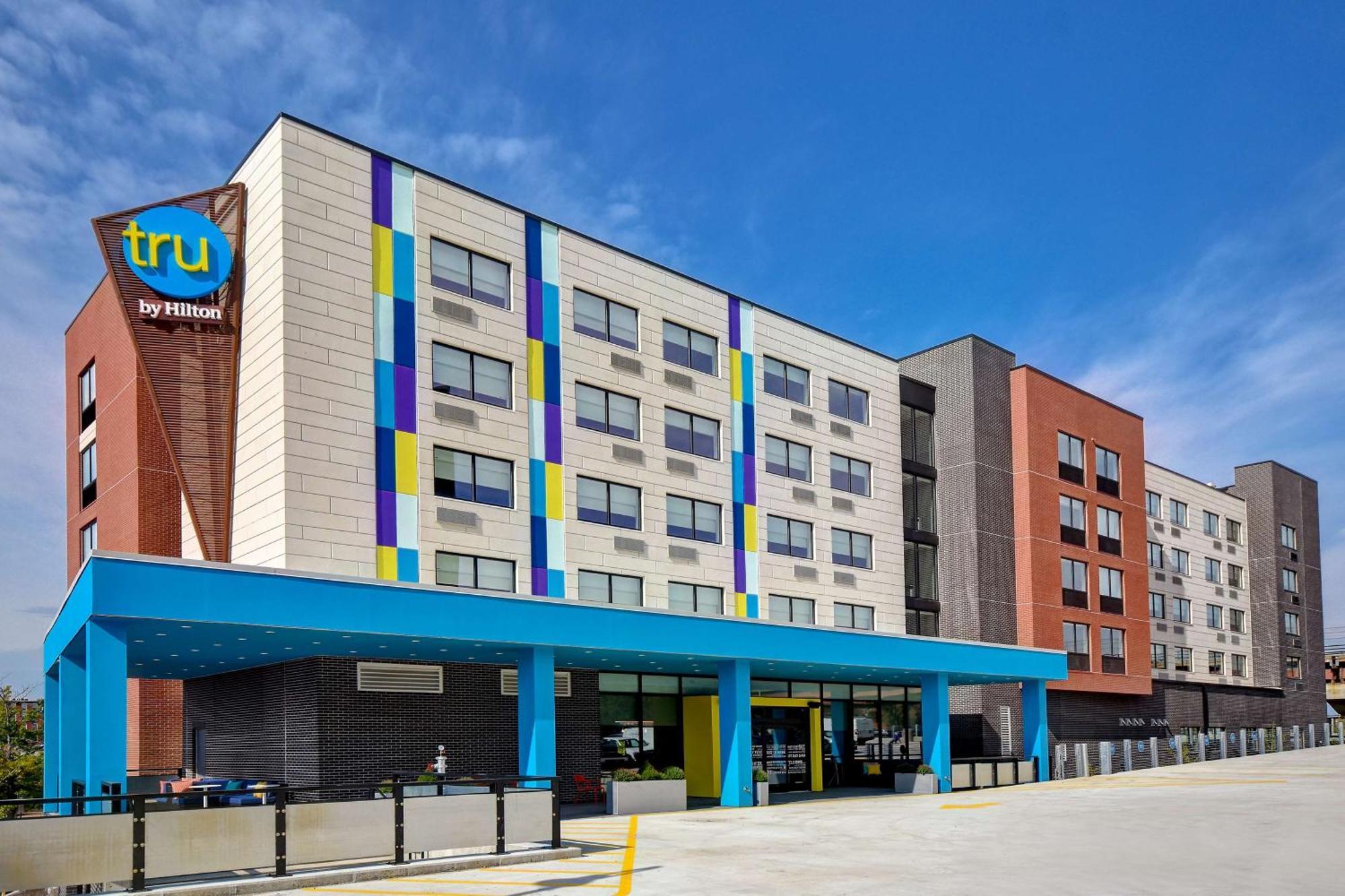 Tru By Hilton Manchester Downtown Exterior photo